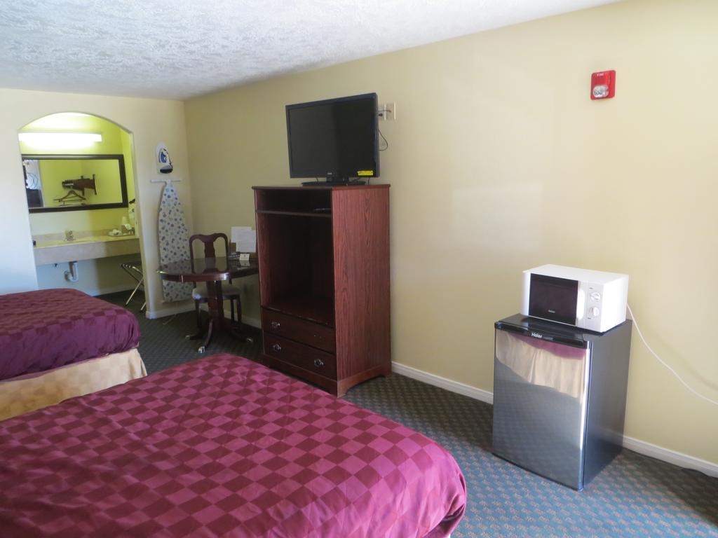 Americas Best Value Inn & Suites Hempstead Extérieur photo