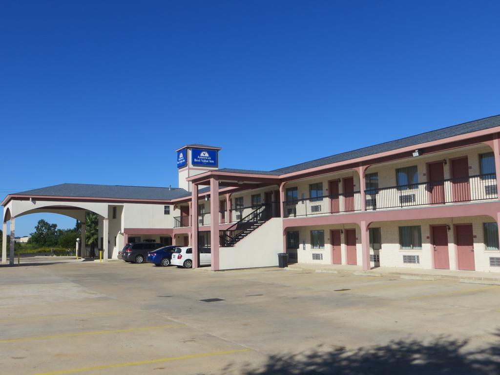 Americas Best Value Inn & Suites Hempstead Extérieur photo