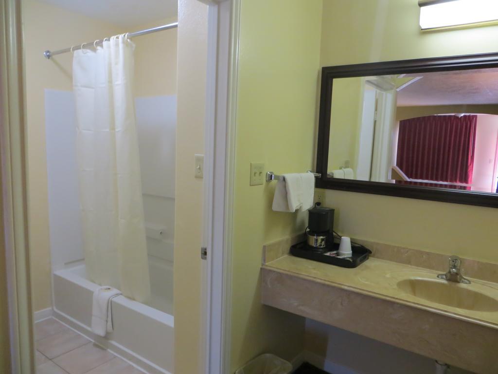 Americas Best Value Inn & Suites Hempstead Chambre photo