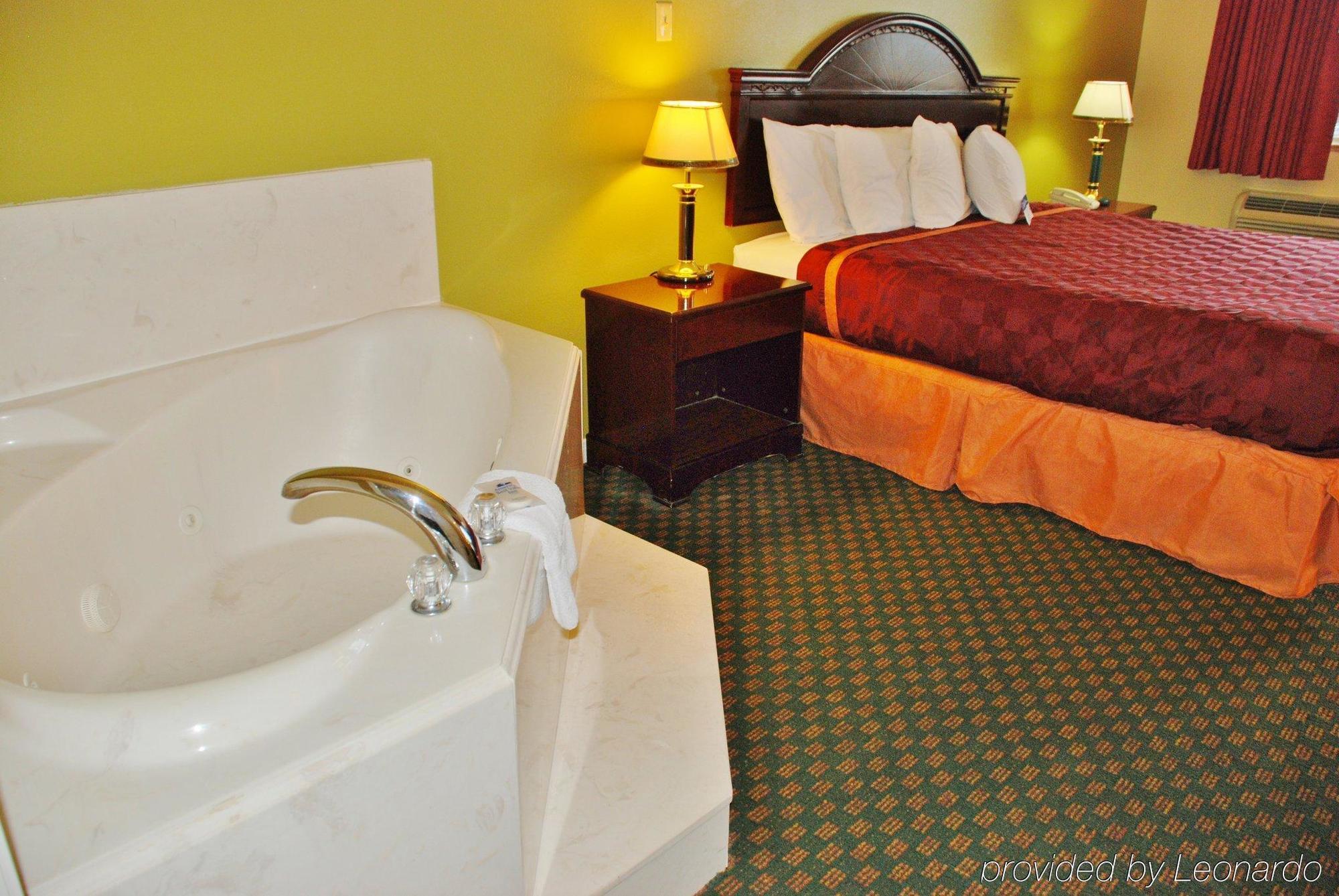 Americas Best Value Inn & Suites Hempstead Extérieur photo