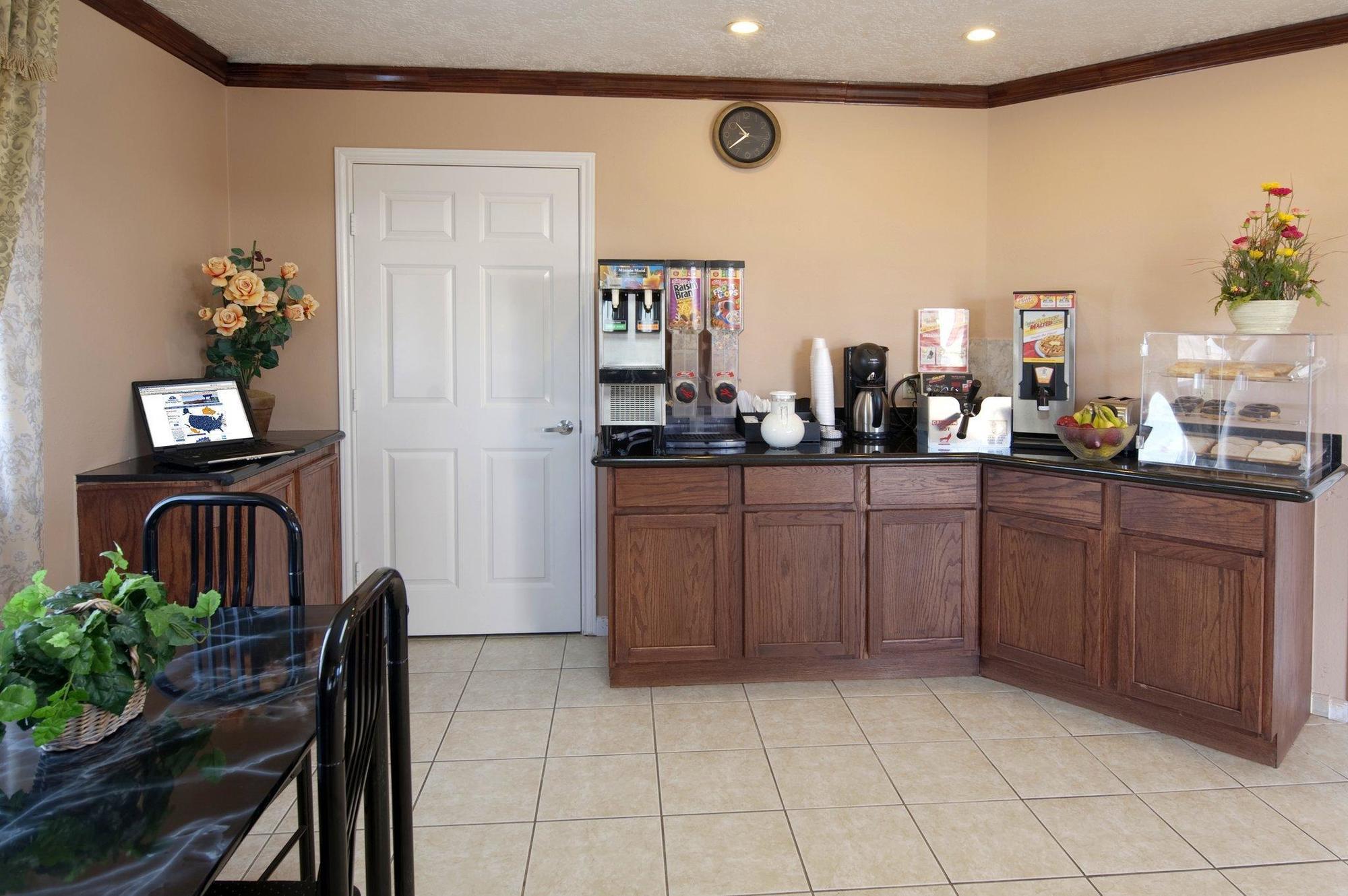 Americas Best Value Inn & Suites Hempstead Extérieur photo