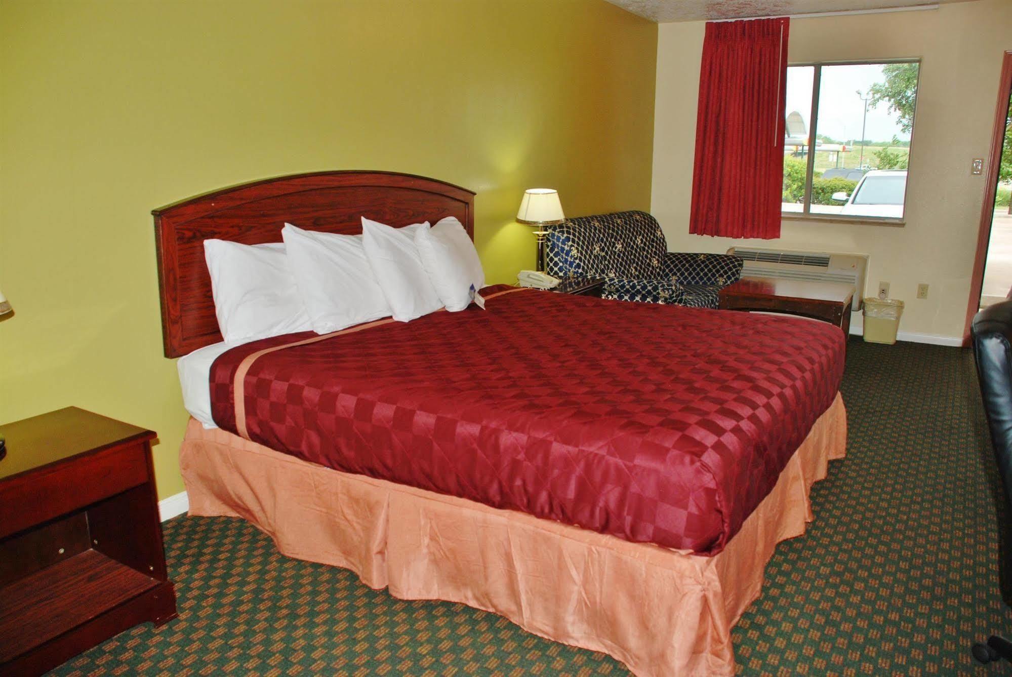 Americas Best Value Inn & Suites Hempstead Extérieur photo